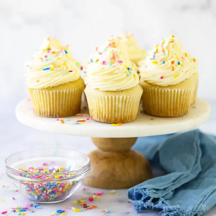 Fluffy Vanilla Cupcakes: A Delightful Treat