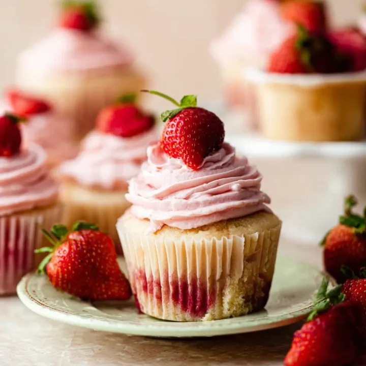 Fresh Strawberry Cupcakes: A Delightful Treat